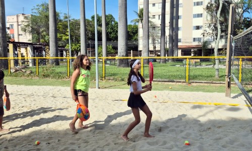 Prefeitura de Volta Redonda oferta aulas gratuitas de Beach Tennis no Aterrado